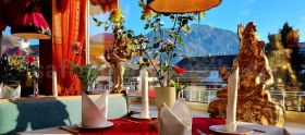 Indische Dekoration im Safran